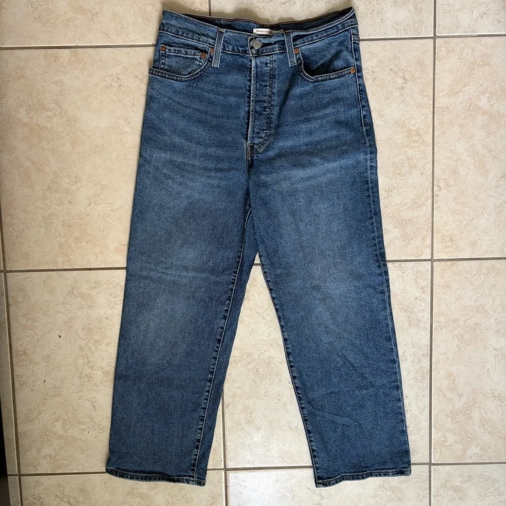 Levi's Women's Straight Leg Blue Jeans - Picture 2 of 10